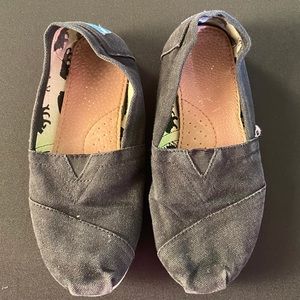 Toms Size 6w Black Slip Ons